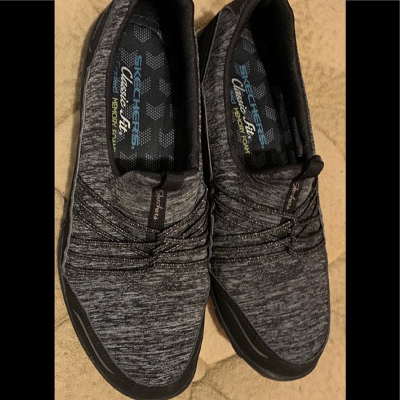Skechers Shoes - Skechers classic fit memory foam